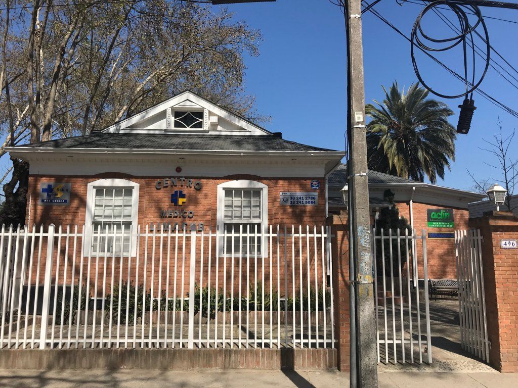 Fachada del Centro Médico Limache